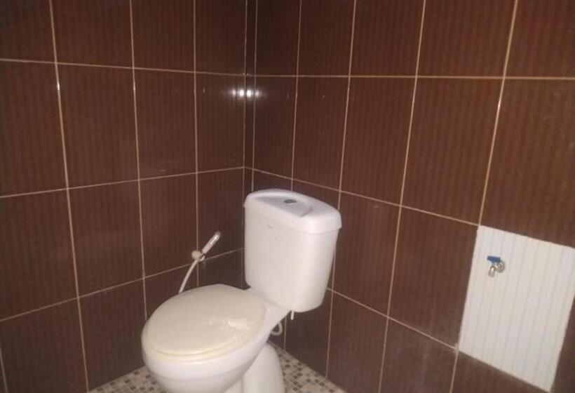 اتاق استاندارد یک نفره, Oyo 90699 Yellow White Guesthouse Palu