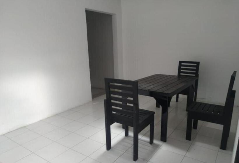 اتاق استاندارد, Oyo 90699 Yellow White Guesthouse Palu