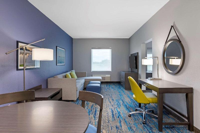 Люкс Кровать Кинг, Comfort Inn & Suites Adrian
