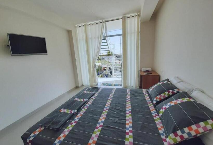 Полулюкс Вид на Бассейн, Mau Suite&apartment