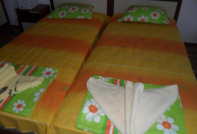 اتاق استاندارد سه نفره, Guest House Kami