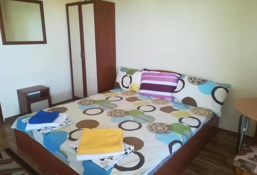 Triple Room Sea View, Guest House Kami