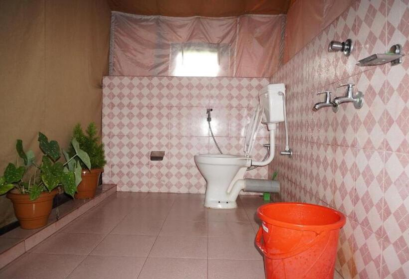 Трехместный Номер Стандарт с Балконом, Kaziranga Eco Camp