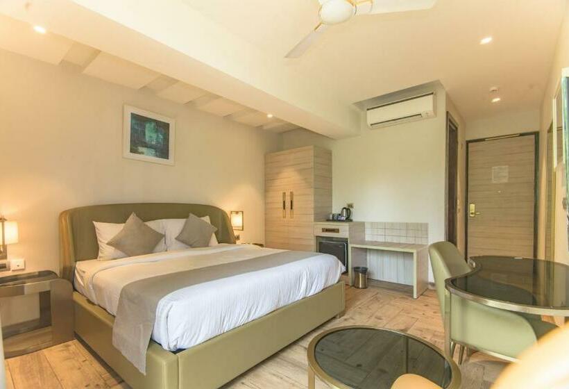 Premium Kamer met Uitzicht op het Zwembad, The Fern Residency Calangute Baga, Goa