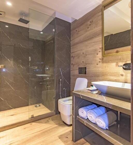 Premium Kamer met Uitzicht op het Zwembad, The Fern Residency Calangute Baga, Goa