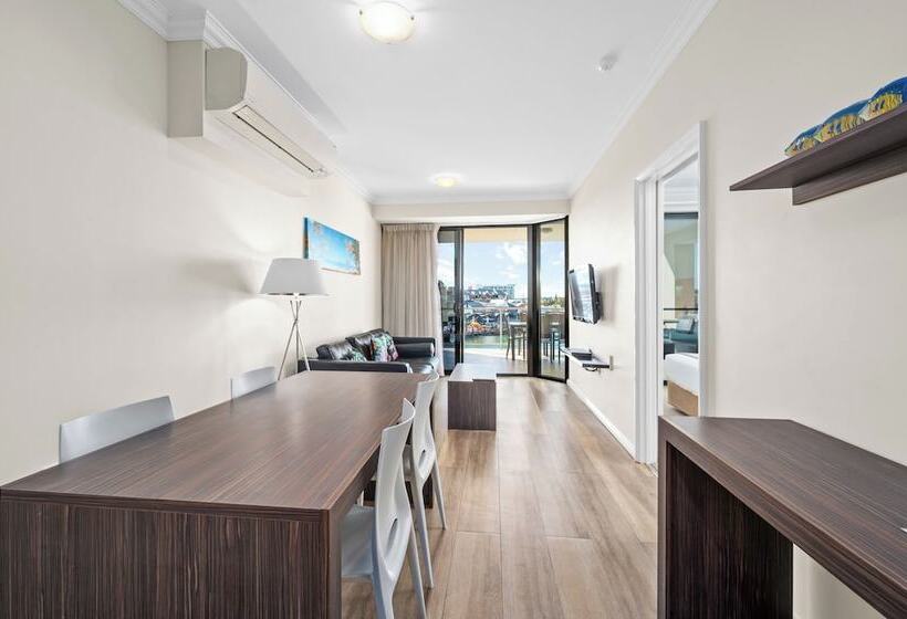 Superior 2-bedroom flat with a view, Dolphin Quay Apartments