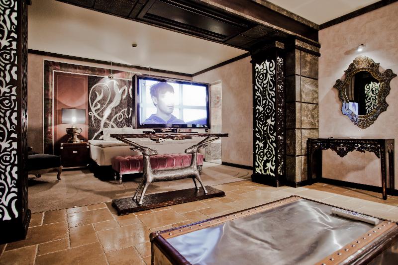 Студио Стандарт Вид на Парк, Royal Castle Design & Spa