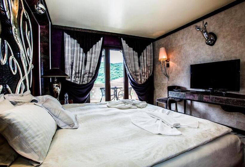 Номер Стандарт Вид на Парк, Royal Castle Design & Spa