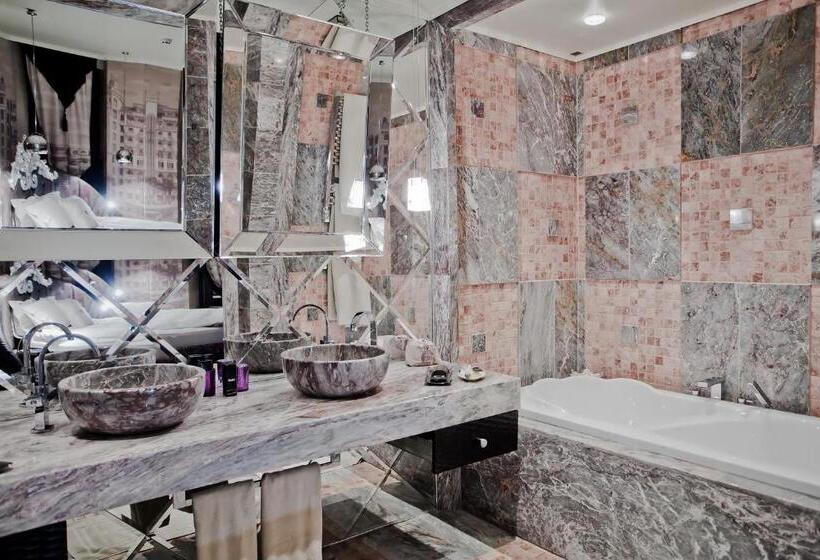 Студио Стандарт Вид на Парк, Royal Castle Design & Spa
