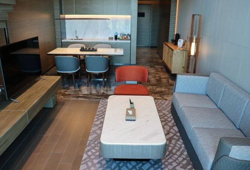 Suite with lake view, Wyndham Garden Jinjiang