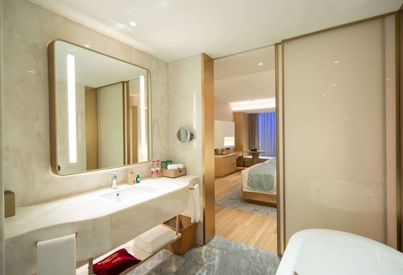 Superior room with lake view, Wyndham Garden Jinjiang