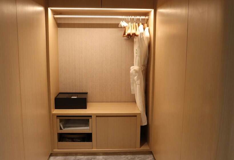 Superior room with lake view, Wyndham Garden Jinjiang