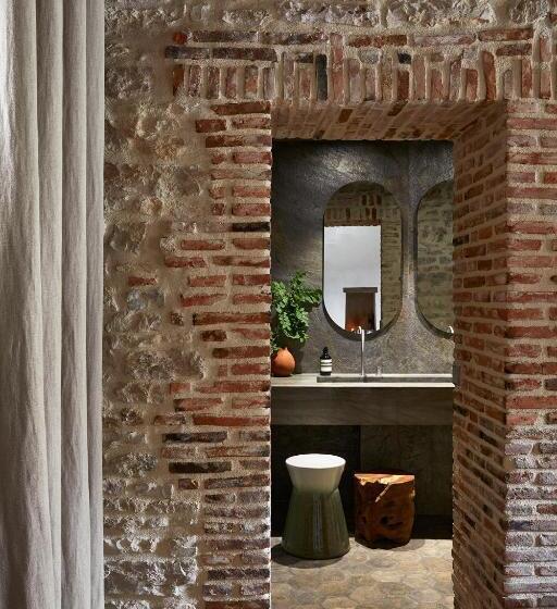 Номер Deluxe Вид на Бассейн, La Maison De Pommard