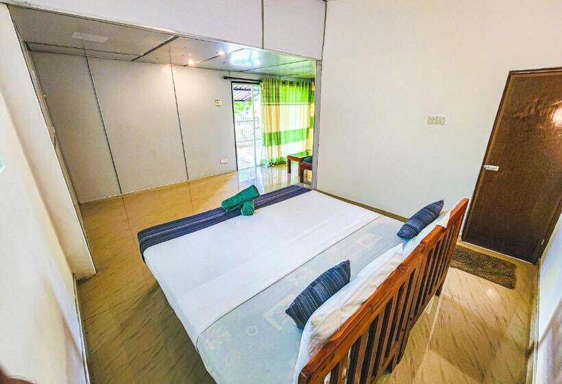 اتاق استاندارد با چشم‌انداز دریاچه, Birds Paradise Inn