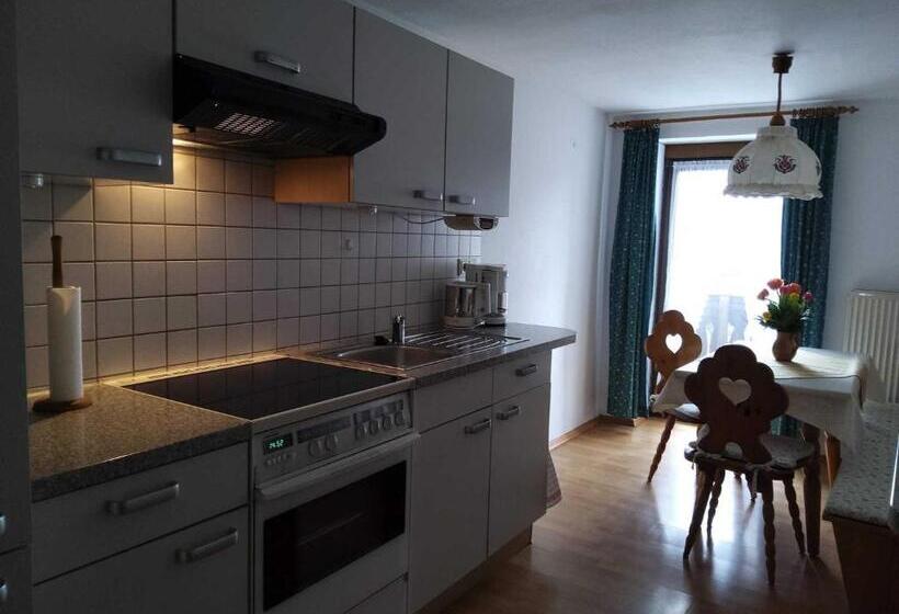 带2个卧室的公寓, Straßer Hof