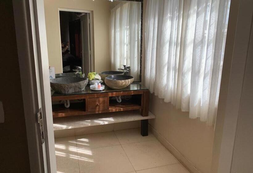 חדר דחוקס עם מיטת קינג, Acacia Inn Guesthouse