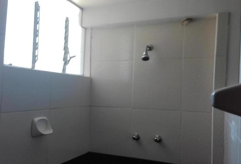اتاق استاندارد با سرویس بهداشتی مشترک, Hostel Puno Backpackers