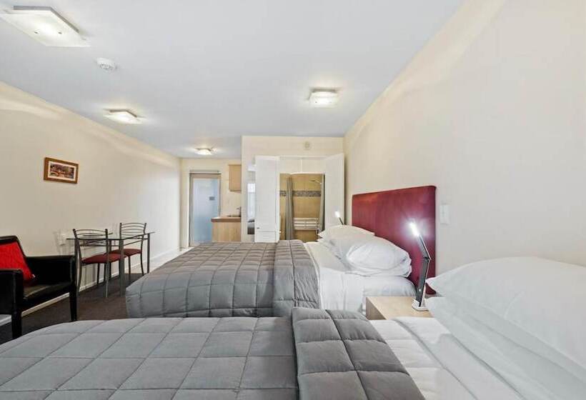 스탠다드 스튜디오, Tussock Peak Lodge