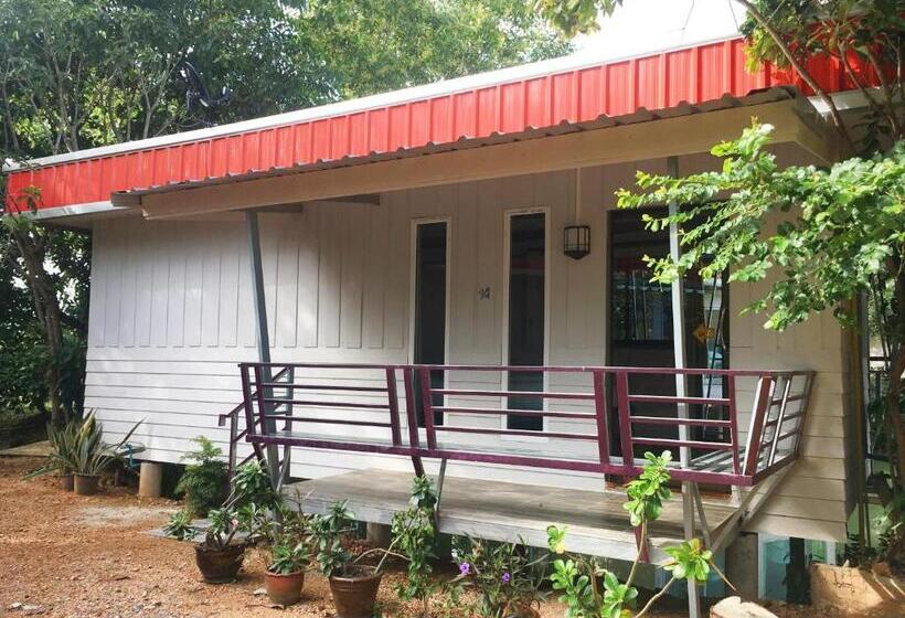 Четырехместный Номер Стандарт с Балконом, Banpak Suankaew Talaynoi