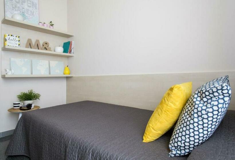 استودیوی استاندارد, Residencia Universitaria Damia Bonet