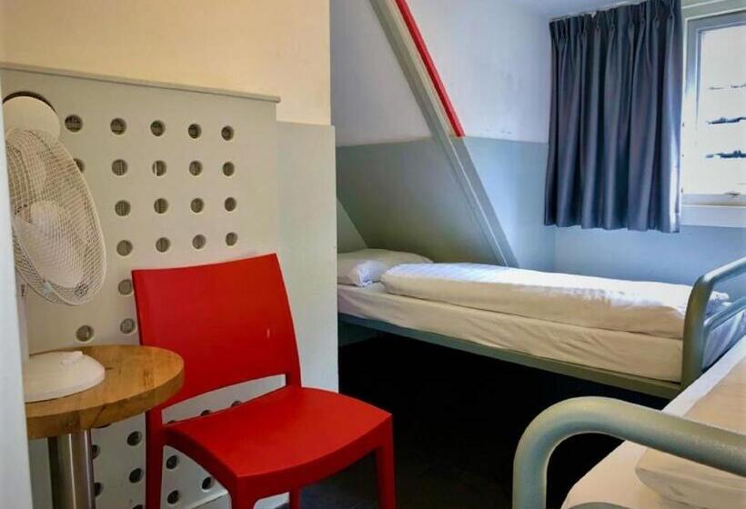 스탠다드 룸 (2층침대, 공동욕실), The White Tulip Hostel