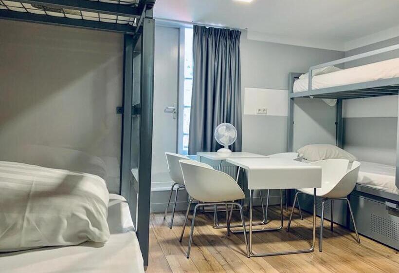 غرفة قياسية حمام مشترك, The White Tulip Hostel