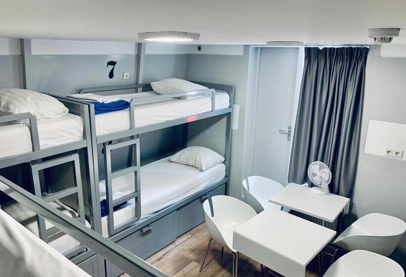 غرفة قياسية حمام مشترك, The White Tulip Hostel
