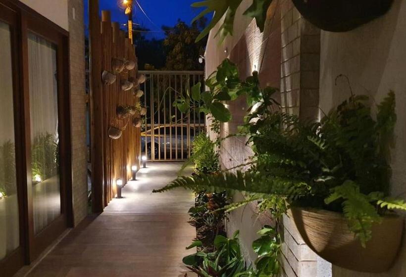 Люкс, Suítes Jardins De Flecheiras