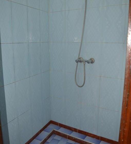 اتاق استاندارد سه تخته با سرویس بهداشتی مشترک, Salem Leksor