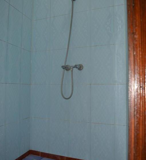 اتاق استاندارد سه تخته با سرویس بهداشتی مشترک, Salem Leksor