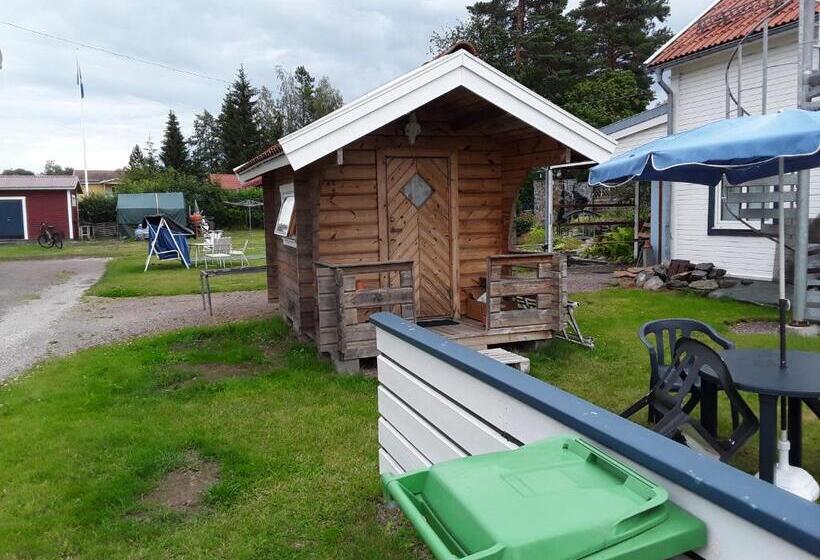Номер Basic, Knihsgården