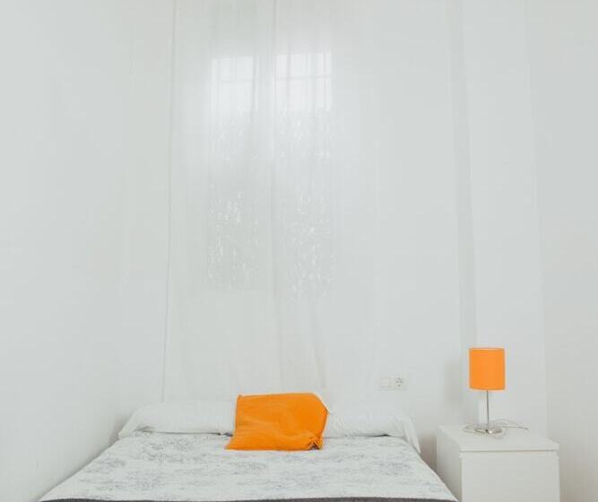 اتاق استاندارد یک تخته با سرویس بهداشتی مشترک, Cádiz Inn Hostel
