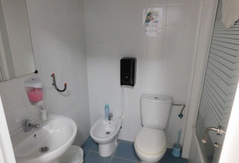 اتاق استاندارد چهارنفره با سرویس بهداشتی مشترک, Cádiz Inn Hostel