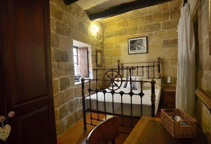 اتاق لوکس یک تخته, The Burrow Guest House