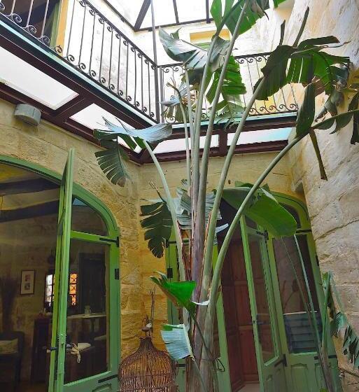 اتاق استاندارد با چشم‌انداز باغ, The Burrow Guest House