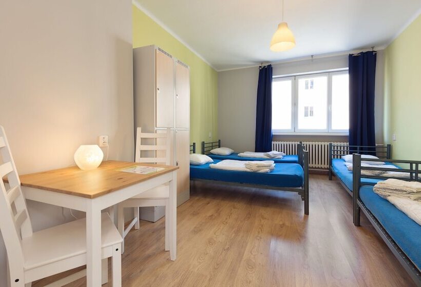 اتاق استاندارد چهارنفره با سرویس بهداشتی مشترک, Patio Hostel