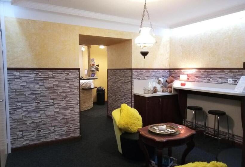 اتاق استاندارد یک نفره, Zinc Old Town  Hostel