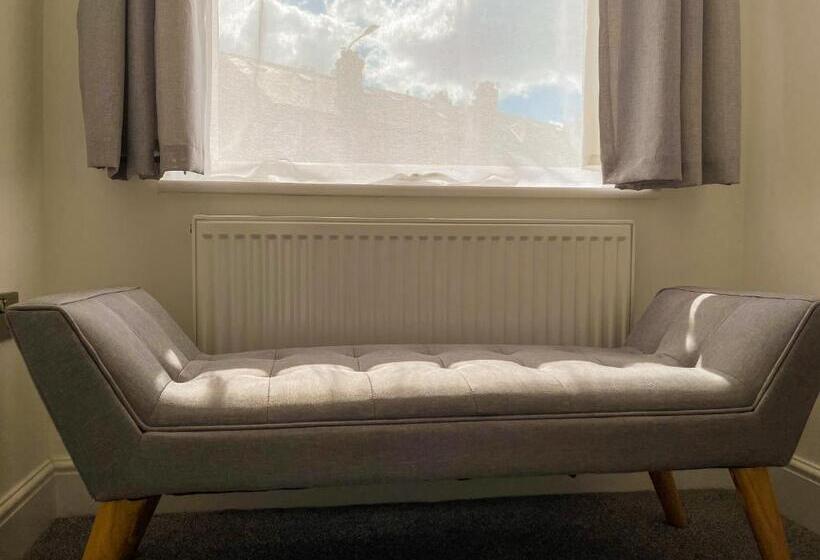 Quarto Estandar, 46 Ashfield Rd, Altrincham