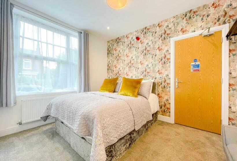 Номер Стандарт, 46 Ashfield Rd, Altrincham