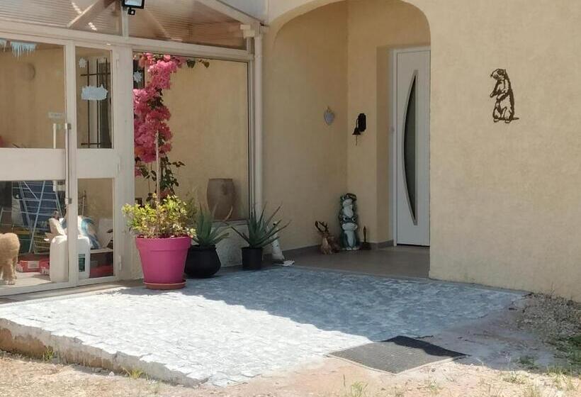 Номер Стандарт Вид на Бассейн, Villa Les Marmottes