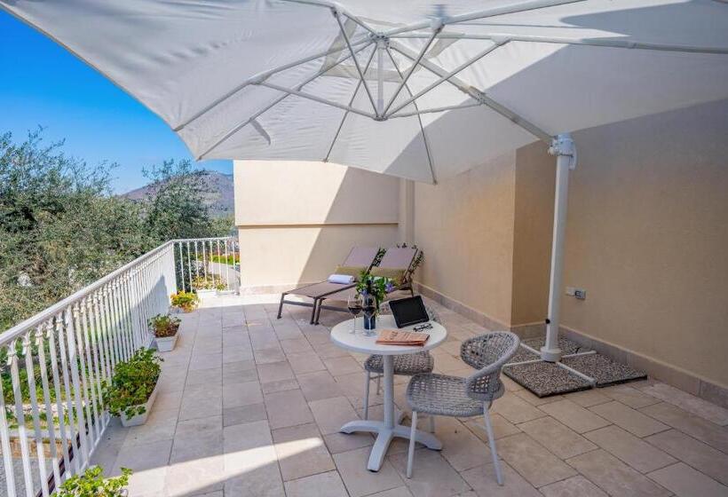 Люкс с Террасой, Tenuta Miranda Agriresort