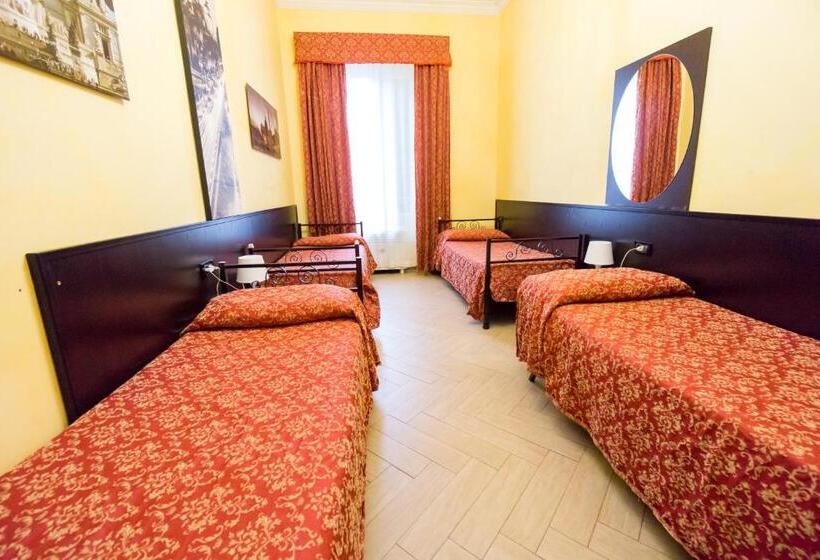 اتاق استاندارد چهارنفره با سرویس بهداشتی مشترک, Funny Palace Hostel