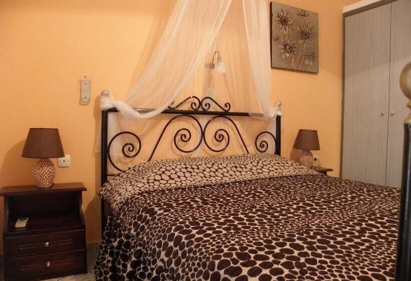 غرفة قياسية, Danae Villa