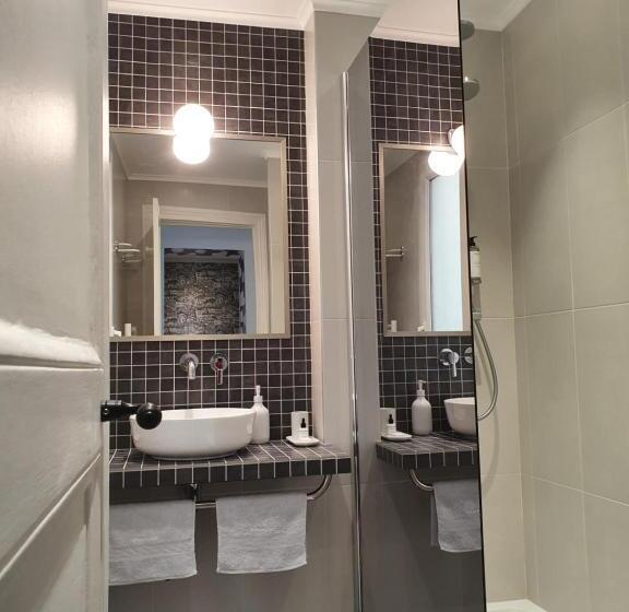 Chambre Standard Salle de Bains Commune, Chez Pépé Merle   Chambres D Hôtes Au Cœur De Paris
