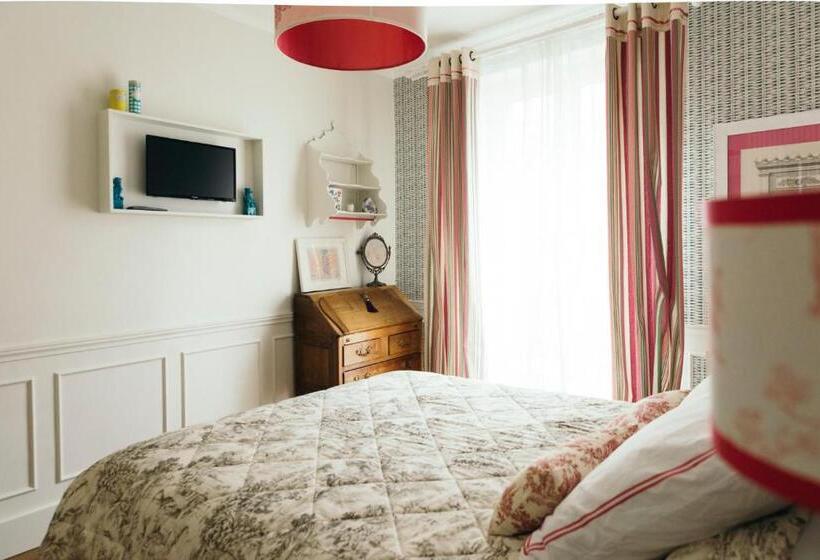 Chambre Standard Salle de Bain Extérieure, Chez Pépé Merle   Chambres D Hôtes Au Cœur De Paris