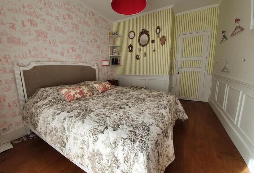 Chambre Standard Salle de Bain Extérieure, Chez Pépé Merle   Chambres D Hôtes Au Cœur De Paris