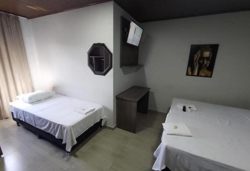 Quarto Familiar Deluxe, Rof