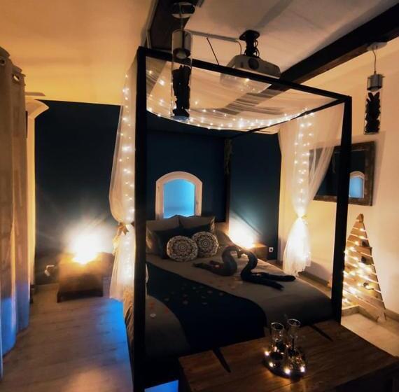 Номер Стандарт с Гидромассажем, A L Orée Des Pins   Gite Et Spa De 30 M2  Home Cinéma Et Massage En Sup