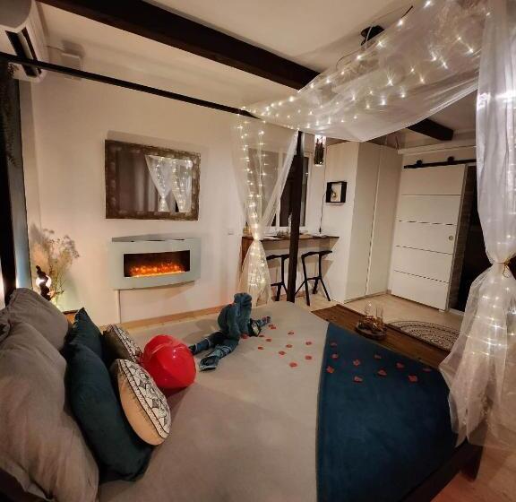 Номер Стандарт с Гидромассажем, A L Orée Des Pins   Gite Et Spa De 30 M2  Home Cinéma Et Massage En Sup