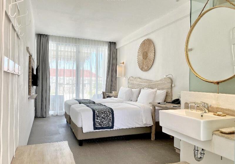 Quarto Deluxe Vista Piscina, Khaiyyara Jimbaran Bali
